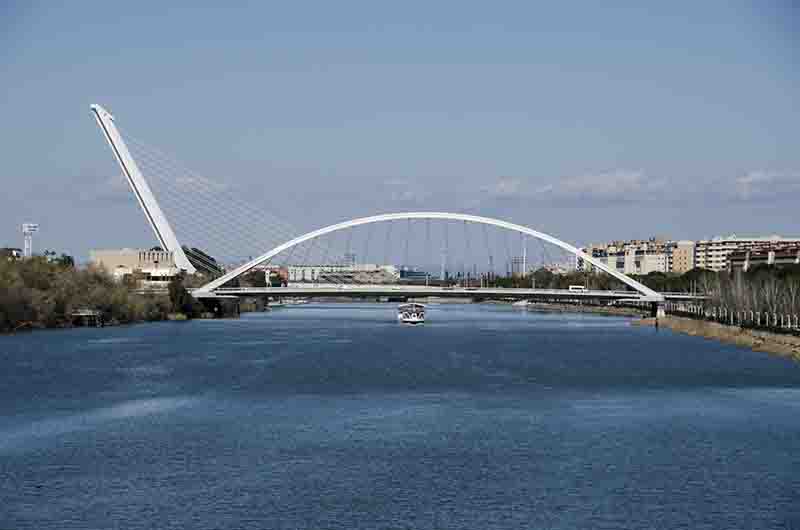 Sevilla 277 - puente de la Barqueta.jpg